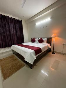 Bedroom Image of 1300 Sq.ft 2 BHK Builder Floor for rent in Sector 31 Gurgaon for Rs. 56000