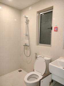 Common Bathroom Image of 872 Sq.ft 2 BHK Apartment / Flat for rent in Hiranandani Queensgate, Akshayanagar Bengaluru for Rs. 55000