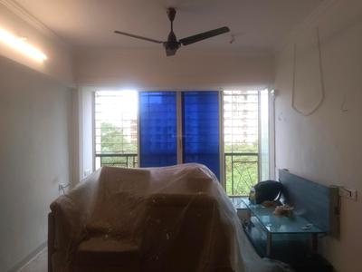 Living Room Image of 980 Sq.ft 3 BHK Apartment / Flat for rent in Evershine Millennium Paradise, Kandivali East Mumbai for Rs. 69000