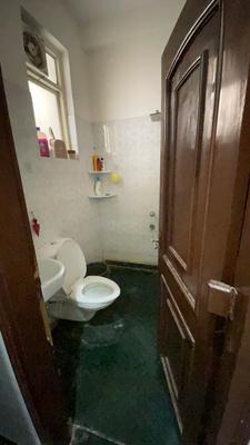 Bathroom Image of 700 Sq.ft 1 BHK Builder Floor for rent in Palam Vihar Extension Gurgaon for Rs. 21000