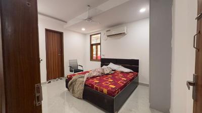 Bedroom Image of 1500 Sq.ft 4 BHK Builder Floor for rent in Dwarka Mor New Delhi for Rs. 60500