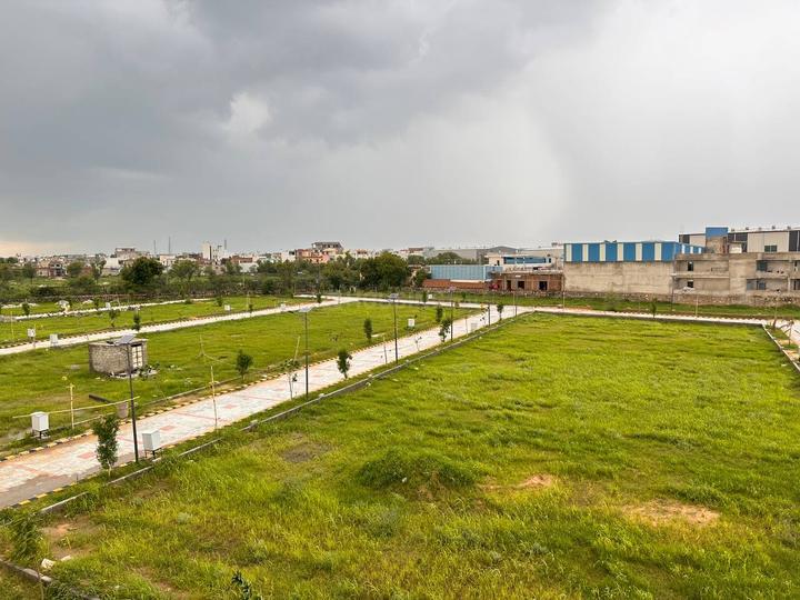 Kapoorawala Main Image 1