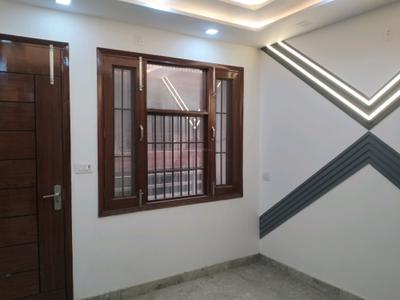 Bedroom Image of 950 Sq.ft 3 BHK Builder Floor for sale in Shalimar Bagh New Delhi for Rs. 16200000