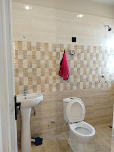 Bathroom Image of 1600 Sq.ft 4 BHK Apartment / Flat for sale in Adore The Legend 3, Sector 104 Faridabad for Rs. 8500000