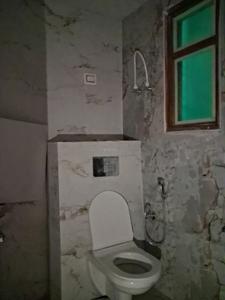 Common Bathroom Image of 1000 Sq.ft 2 BHK Apartment / Flat for sale in Sector 73 Noida for Rs. 3700000