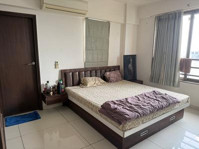 Bedroom Image of 2185 Sq.ft 3 BHK Apartment / Flat for sale in Dev Solitaire, Prahlad Nagar Ahmedabad for Rs. 16000000