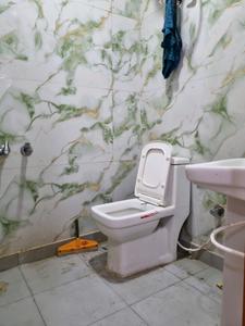 Common Bathroom Image of 630 Sq.ft 2 BHK Builder Floor for rent in Dwarka Mor New Delhi for Rs. 23500