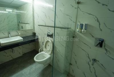 Bathroom Image of 2260 Sq.ft 4 BHK Apartment / Flat for rent in Experion Capital, Gomti Nagar Lucknow for Rs. 90000