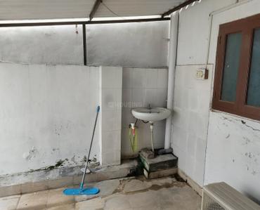 Bathroom Image of 400 Sq.ft 2 BHK Builder Floor for rent in Vikas Nagar Lucknow for Rs. 11000