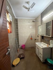Bathroom Image of 1800 Sq.ft 3 BHK Builder Floor for rent in Green Field Colony Faridabad for Rs. 40000