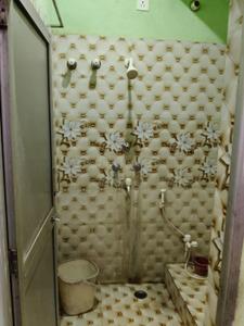 Bathroom Image of 750 Sq.ft 2 BHK Independent House for rent in Gardanibagh Patna for Rs. 8500
