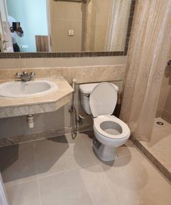 Bathroom Image of 1000 Sq.ft 2 BHK Apartment / Flat for sale in Hiranandani Meadows, Thane West Thane for Rs. 19000000