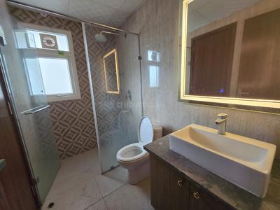 Bathroom Image of 1200 Sq.ft 3 BHK Apartment / Flat for sale in Central Park Aqua Front Towers, Sector 33 Sohna for Rs. 23500000