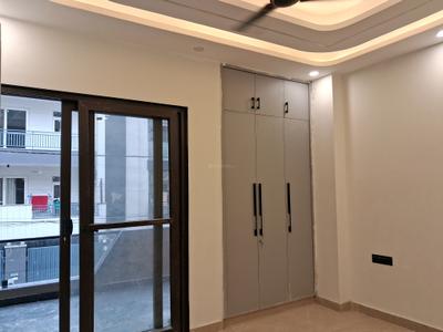 Bedroom Image of 1350 Sq.ft 3 BHK Builder Floor for sale in Paschim Vihar New Delhi for Rs. 27500000
