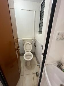 Bathroom Image of 600 Sq.ft 1 BHK Apartment / Flat for rent in Vasant Kunj New Delhi for Rs. 25000