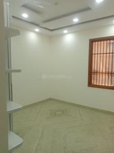 Bedroom Image of 950 Sq.ft 3 BHK Builder Floor for sale in Shalimar Bagh New Delhi for Rs. 16000000