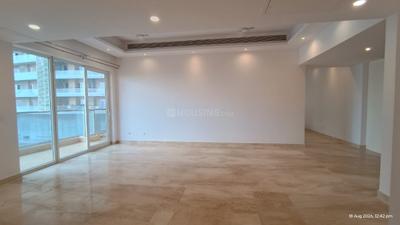 Living Room Image of 3500 Sq.ft 5 BHK Apartment / Flat for rent in Supertech Supernova, Sector 94 Noida for Rs. 130000