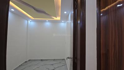 Bedroom Image of 405 Sq.ft 2 BHK Builder Floor for sale in Laxmi Nagar New Delhi for Rs. 3400000