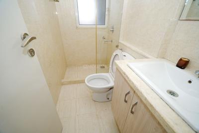 Image of 1665 Sq.ft 3 BHK Apartment / Flat for sale in BPTP Amstoria , Sector 102, Gurgaon for Rs. 24900000
