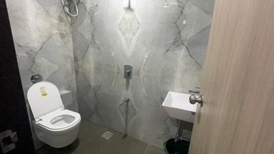 Bathroom Image of 550 Sq.ft 1 BHK Apartment / Flat for rent in Ufasa Fortune Star, Byculla Mumbai for Rs. 50000