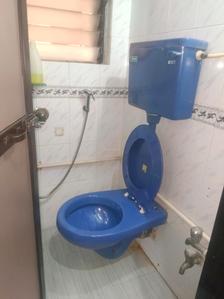 Common Bathroom Two Image of 424 Sq.ft 1 BHK Apartment / Flat for sale in Kandivali West Mumbai for Rs. 12500000