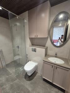 Bathroom Image of 4800 Sq.ft 4.5 BHK Apartment / Flat for rent in Alkapuri Vadodara for Rs. 250000
