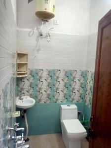 Bathroom Image of 900 Sq.ft 2 BHK Builder Floor for rent in Banjarawala Dehradun for Rs. 9200