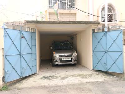 Car Garage Image of 1390 Sq.ft 4 BHK Apartment / Flat for rent in Santoshpur Kolkata for Rs. 30000