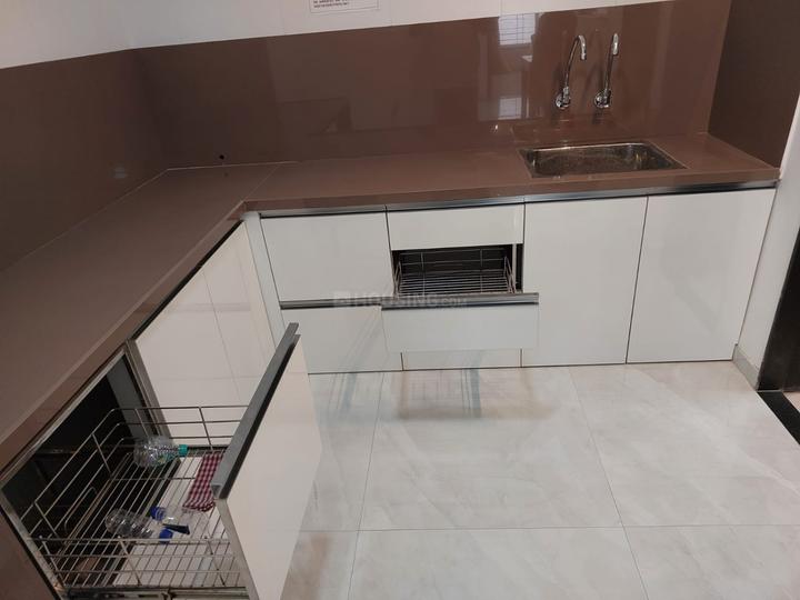 RR 66 Avenue Main Image 1