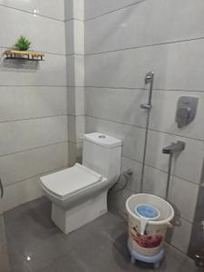 Bathroom Image of 935 Sq.ft 3 BHK Apartment / Flat for rent in Gharonda Mithila Tower, Mustafapur Patna for Rs. 15000