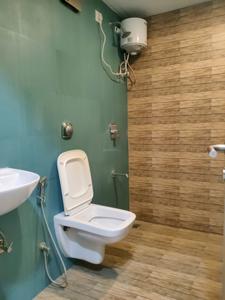 Common Bathroom Image of 850 Sq.ft 2 BHK Apartment / Flat for rent in Lodha Crown, Thane West Thane for Rs. 38000
