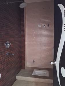 Bathroom Image of 1250 Sq.ft 2 BHK Builder Floor for rent in Gomti Nagar Lucknow for Rs. 20000