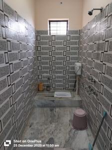 Bathroom Image of 900 Sq.ft 3 BHK Independent House for rent in Subhash Nagar Colony Bareilly for Rs. 8000