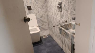 Bathroom Image of 600 Sq.ft 1 BHK Apartment / Flat for sale in Mohini Castle, Khar West Mumbai for Rs. 20000000