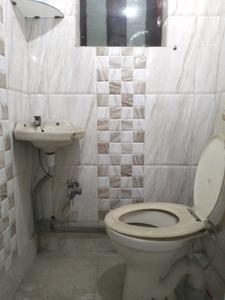 Common Bathroom One Image of 2200 Sq.ft 6 BHK Apartment / Flat for sale in Vikaspuri Luxury Homes, KG-III New Delhi for Rs. 20000000