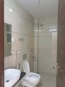 Common Bathroom Image of 900 Sq.ft 3 BHK Builder Floor for rent in Janakpuri New Delhi for Rs. 42000