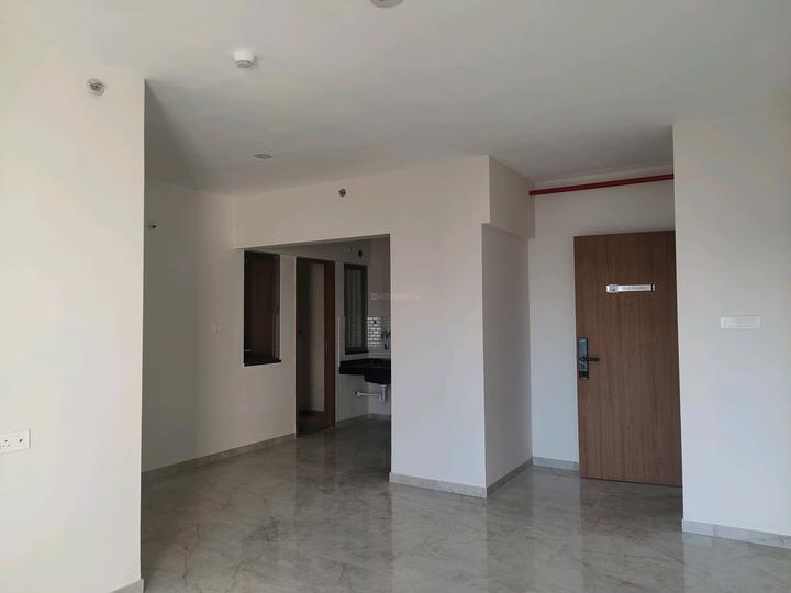 Majestique Manhattan E F Main Image 1