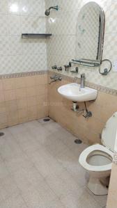 Bathroom Image of 750 Sq.ft 1 BHK Apartment / Flat for rent in Patparganj New Delhi for Rs. 25000