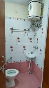 Bathroom Image of 1250 Sq.ft 2 BHK Builder Floor for rent in Bangla Bazar Lucknow for Rs. 15000