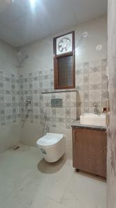 Bathroom Image of 1400 Sq.ft 3 BHK Apartment / Flat for sale in Sector 6 Gurgaon for Rs. 8350000