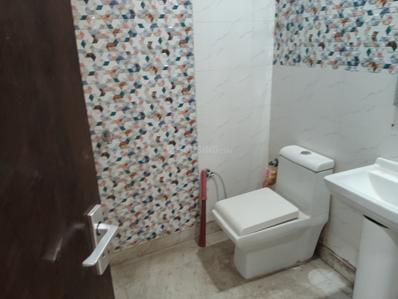 Image of 850 Sq.ft 2 BHK Builder Floor for rent in Preet Vihar, New Delhi for Rs. 21000