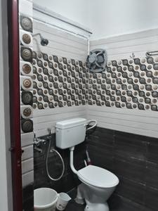 Bathroom Image of 300 Sq.ft 1 RK Apartment / Flat for rent in Nungambakkam Chennai for Rs. 30000