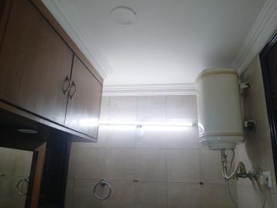 Bathroom Image of 1600 Sq.ft 3 BHK Independent House for rent in Nilgiri Apartments, Alaknanda New Delhi for Rs. 75000