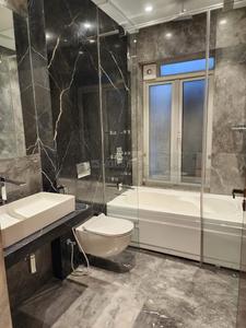 Bathroom Image of 2000 Sq.ft 3 BHK Apartment / Flat for sale in Kalpataru Avana, Parel Mumbai for Rs. 140000000