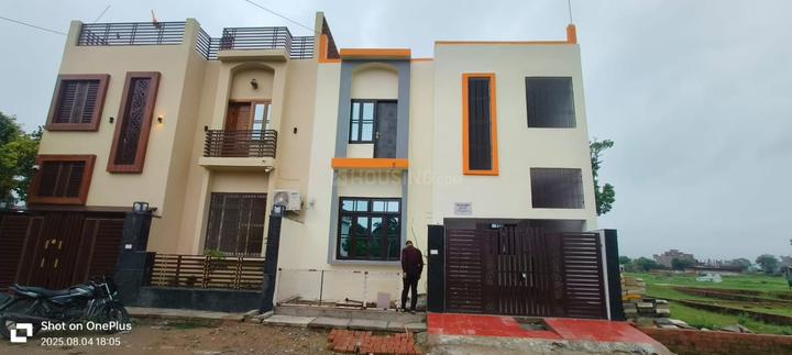 Gosainganj Main Image 1