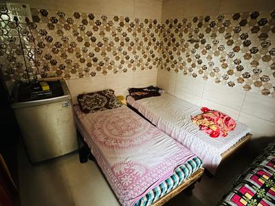 Bedroom Image of naseem pg  in Malad West, Mumbai