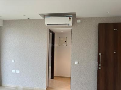 Bedroom Image of 750 Sq.ft 2 BHK Apartment / Flat for sale in Hiranandani Highland A B C D And E Wing, Powai Mumbai for Rs. 30000000