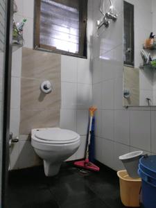 Common Bathroom Image of 935 Sq.ft 2 BHK Apartment / Flat for sale in Malad West Mumbai for Rs. 16000000