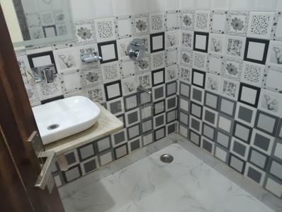 Bathroom Image of 1400 Sq.ft 3 BHK Builder Floor for rent in Preet Vihar New Delhi for Rs. 35000