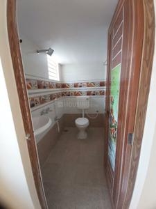 Bathroom Image of 1250 Sq.ft 2 BHK Apartment / Flat for rent in Bhanugudi Junction Kakinada for Rs. 16000